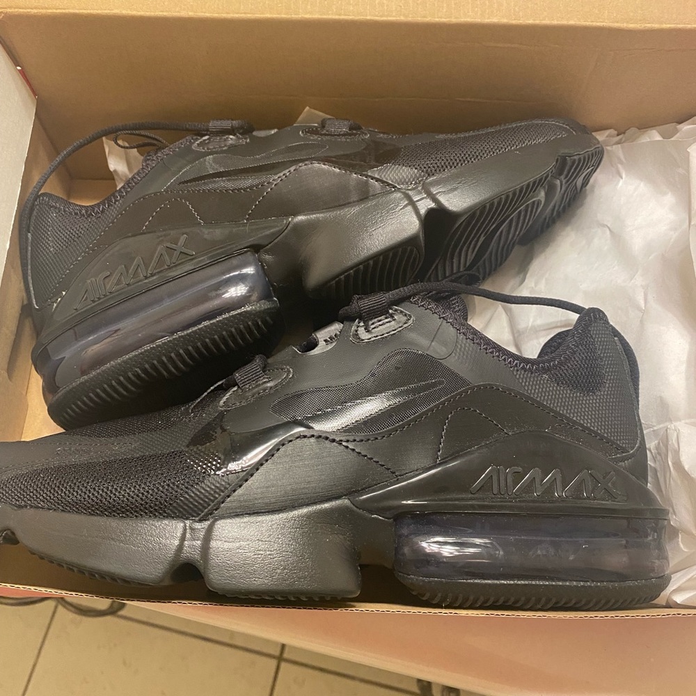 Unisex.Air Max black never worn